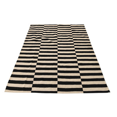Tapis noir et blanc 4 x 6 Pinkerton