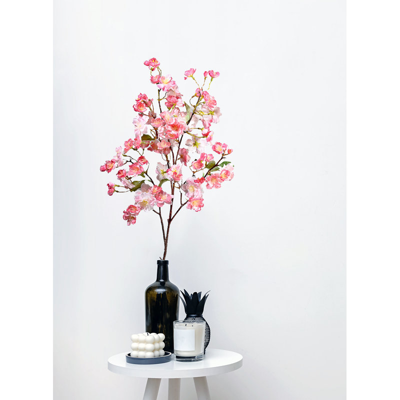 Arrangement de fleurs de cerisier