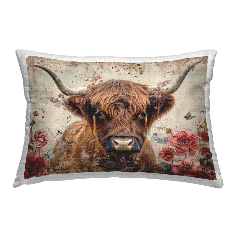 Coussin extérieur Highland Cow in Spring par LSR Design Studio