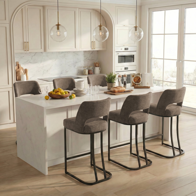 Ensemble de 4 tabourets de bar modernes à hauteur de comptoir en chenille avec dossier ouvert et base en métal noir mat pour îlot de cuisine, salle à manger