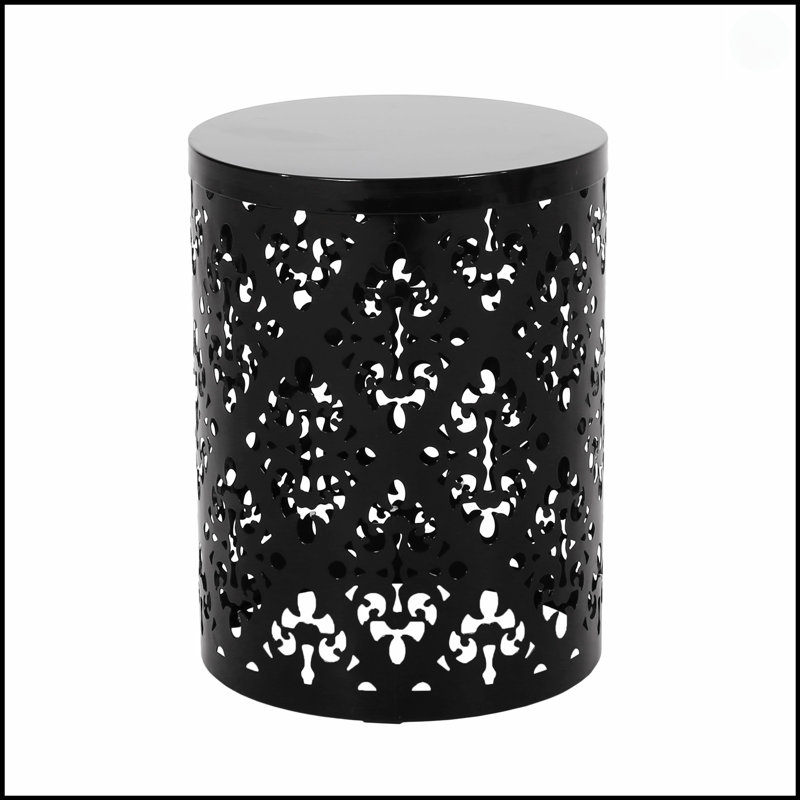 Ensemble de tables d'appoint modernes en métal avec un design élégant et une fabrication durable en fer thermolaqué pour une utilisation polyvalente