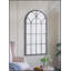 Élégant miroir arqué pleine longueur avec motif de vitre noir et doré, parfait pour les intérieurs modernes et élégants.