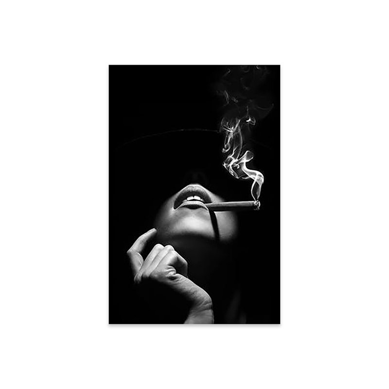 Femme fumant un cigare par Johan Swanepoel - impression non encadrée, H 24 po x l 16 po x P 0,25 po