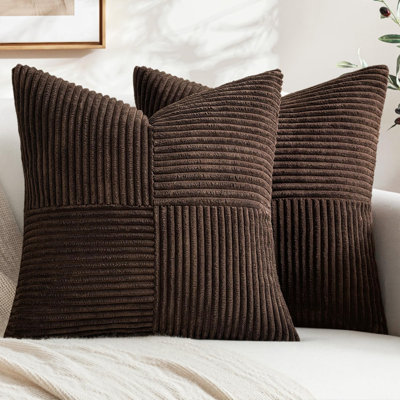 Ensemble de 2 housses de coussin décoratives rouges de Noël, style bohème champêtre, 61 x 61 cm (24 x 24 pouces), douces et texturées, en velours côtelé, à motifs croisés, pour canapé, lit ou sofa.