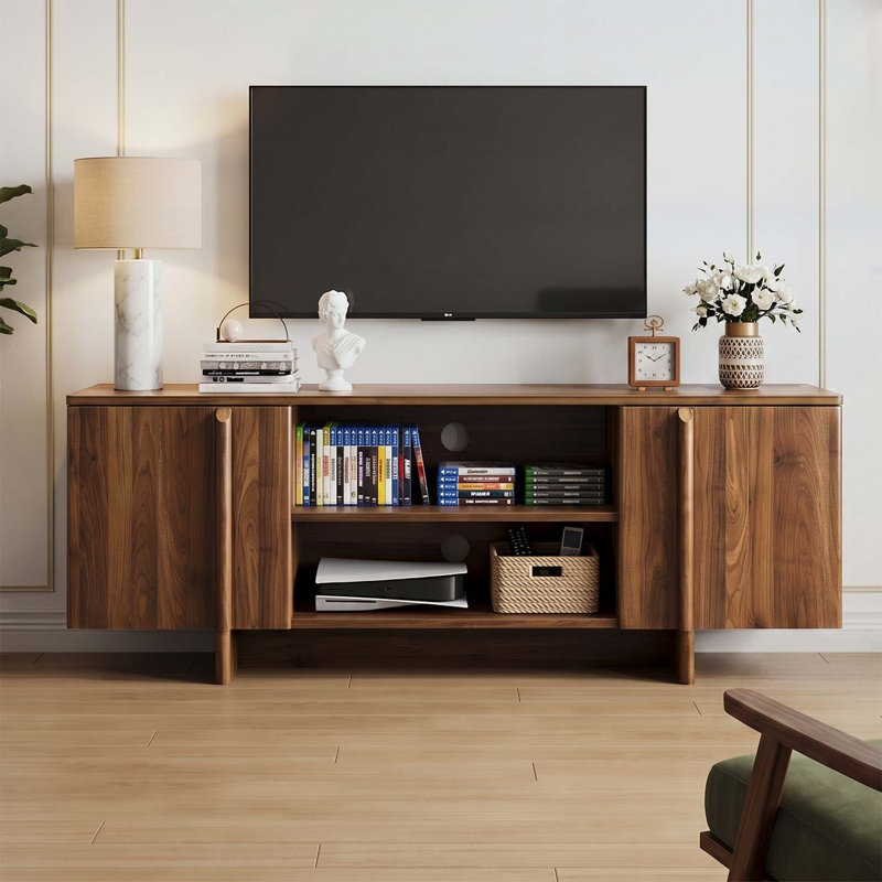 Meuble télé de 55 pouces de style campagne moderne avec gestion des câbles, portes doubles et tablettes ouvertes pour le rangement du salon
