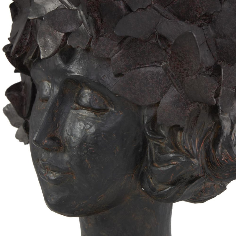 Figurine de femme en résine avec une large ouverture et des accents papillon