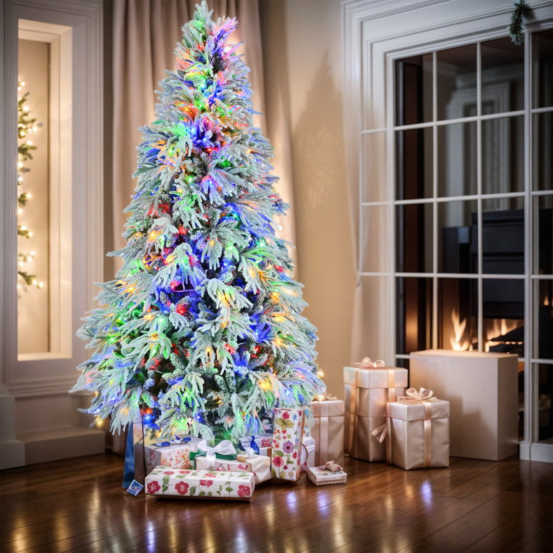 Arbre de Noël enneigé pré-éclairé, 7'5"