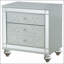 Table de chevet 2 tiroirs Menlo avec bordure en miroir et deux ports USB pour les chambres modernes