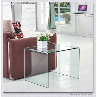 Table de bout en verre trempé transparent, design courbé transparent pour une utilisation moderne et polyvalente dans n'importe quelle pièce