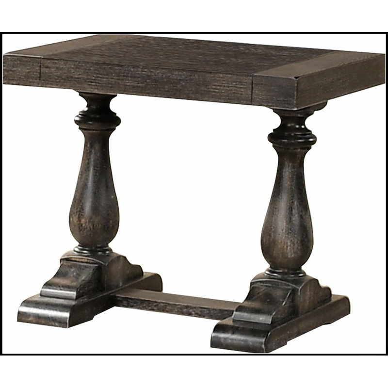 Table d'appoint en bois de style transitionnel, couleur gris tourterelle, idéale pour le salon. Construction en bois massif et design élégant.