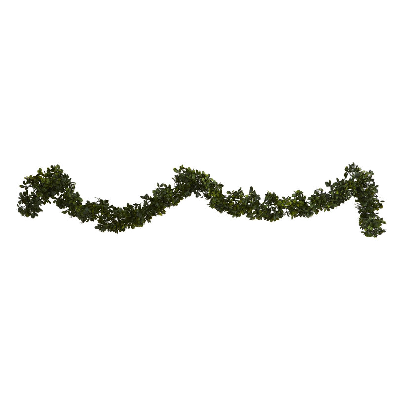 Boxwood Garland