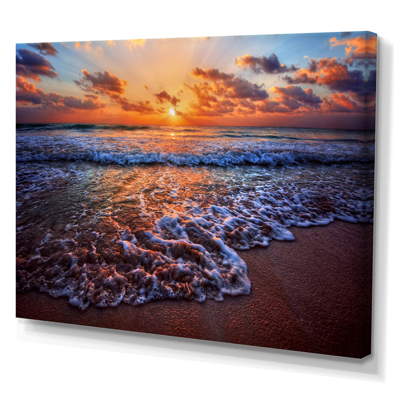 Placid Shore and Whimsical Clouds - Photographie sur toile, H 24 po x l 32 po, Toile tendue