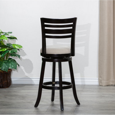 Tabouret pivotant à dossier à lattes 30 po. Siège en tissu beige. Structure. Option de siège confortable. Ajoute un tabouret de bar Flair. Caractéristique. Bois franc. Pieds évasés pour l'équilibre. Compléments