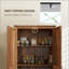 Garde-manger de style campagnard avec tablettes réglables et portes de grange pour un rangement efficace