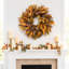 Couronne d'eucalyptus 24 po pour porte d'entrée - Grande couronne artificielle d'eucalyptus d'extérieur pour porche, fenêtre, maison de campagne, maison, vacances, décorations d'automne suspendues