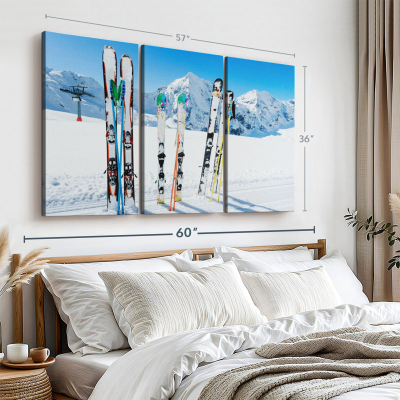 «Snowy Mountain Skis», 3 pièces sur toile, H 36 po x l 57 po x P 1,25 po