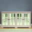 Armoire antique en verre blanc avec tablettes réglables et fabrication avancée