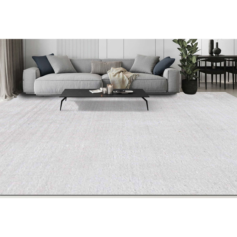 Area Rug in White, Rectangle 5'6" x 7'10"