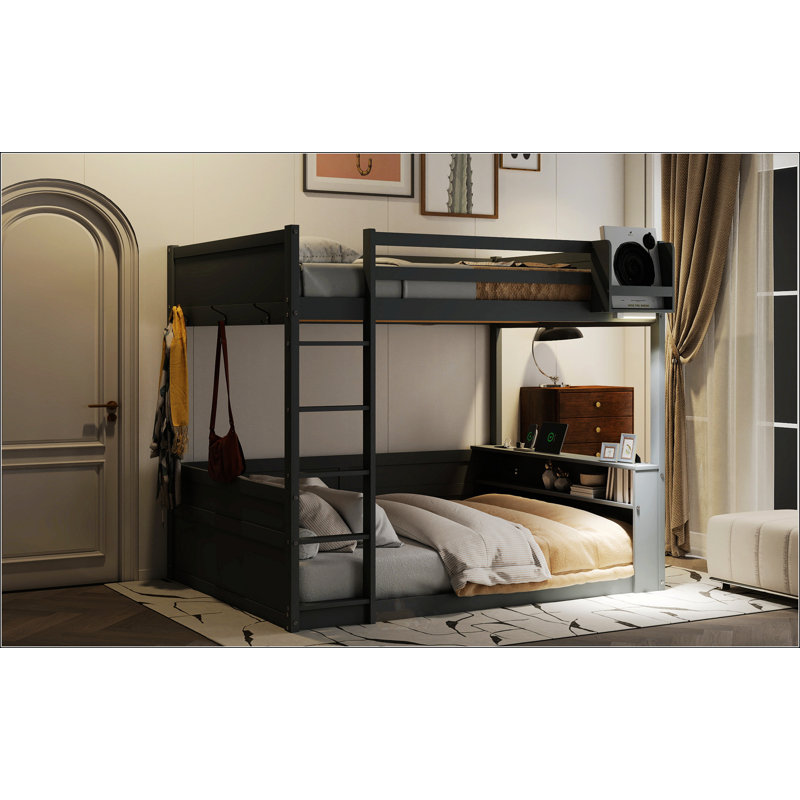 Grand lit superposé en bois avec tablettes intégrées