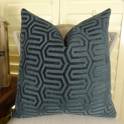 Grand choix de coussins de labyrinthe à motif géométrique gris Thomas Collection®