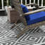 Chaise bleu foncé avec grand siège extérieur pour la terrasse, la cour arrière, la cour avant, le jardin, la terrasse, le dossier haut et le dossier haut rembourré