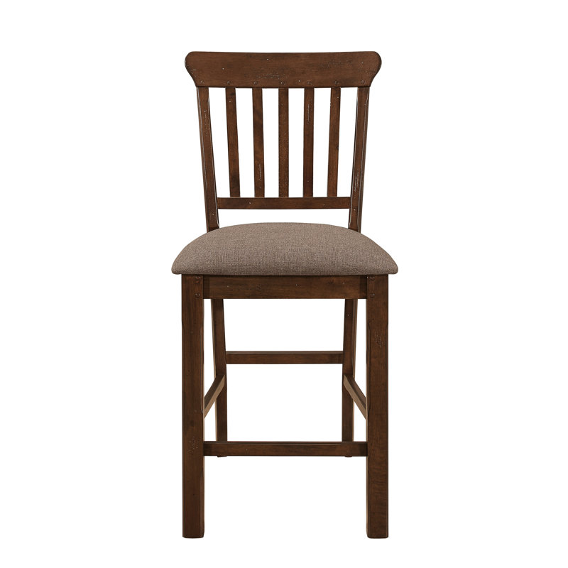 Ensemble de chaises en bois à hauteur de comptoir