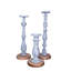 Ensemble de trois bougeoirs de table en bois patiné gris