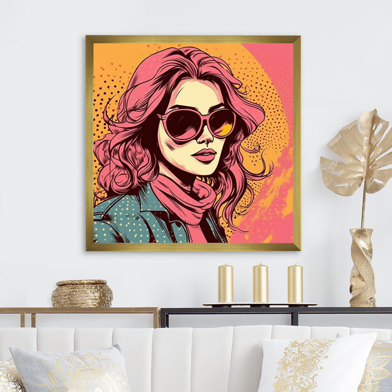 Portrait d'une femme pop rose des années 1950 II, H 16 po x l 16 po x P 1 po, Encadrement doré
