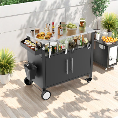 Chariot de barbecue extérieur à deux portes avec meubles de patio, table de barbecue avec rangement, chariot de bar roulant extérieur avec crochets et support à épices pour les accessoires de barbecue