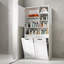 Armoire à linge autoportante avec portes et tablettes, avec panier à linge inclinable et plusieurs espaces de rangement, avec tablettes ouvertes et réglables pour répondre à vos besoins en matière de rangement pour la lessive.
