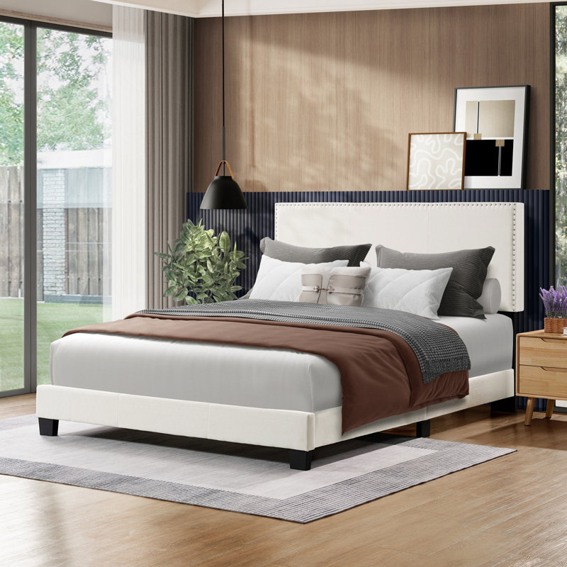 Lit plateforme tapissier avec garniture cloutée, Beige, Double