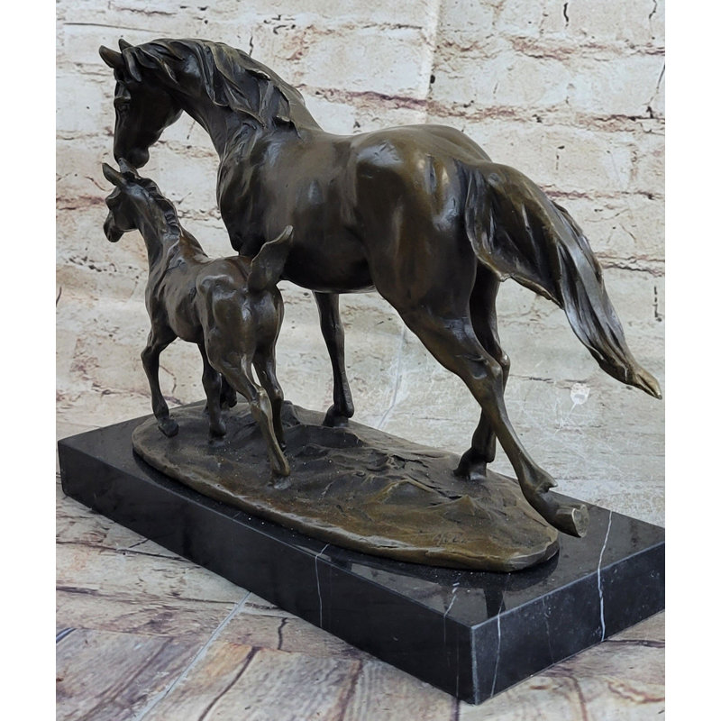 Figurine de poulain en bronze