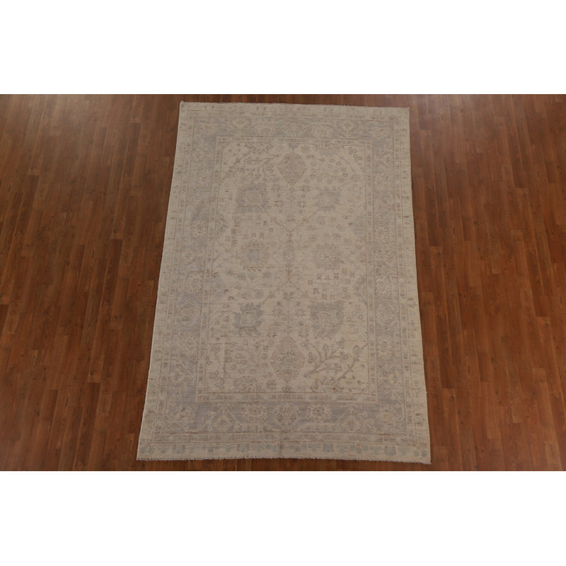 Tapis oriental beige / ivoire en laine noué à la main 5 pi 9 po x 8 pi 8 po