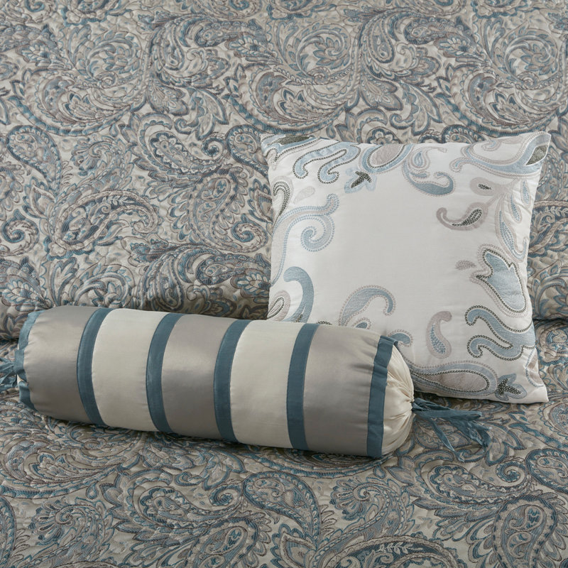 Elegant Queen Jacquard 5-Piece Bedspread Set with Stylish Throw Pillows, Teal