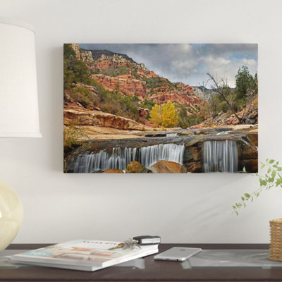 «Oak Creek in Slide Rock State Park Near Sedona, Arizona I» par Tim Fitzzharris - reproduction d'art sur toile tendue