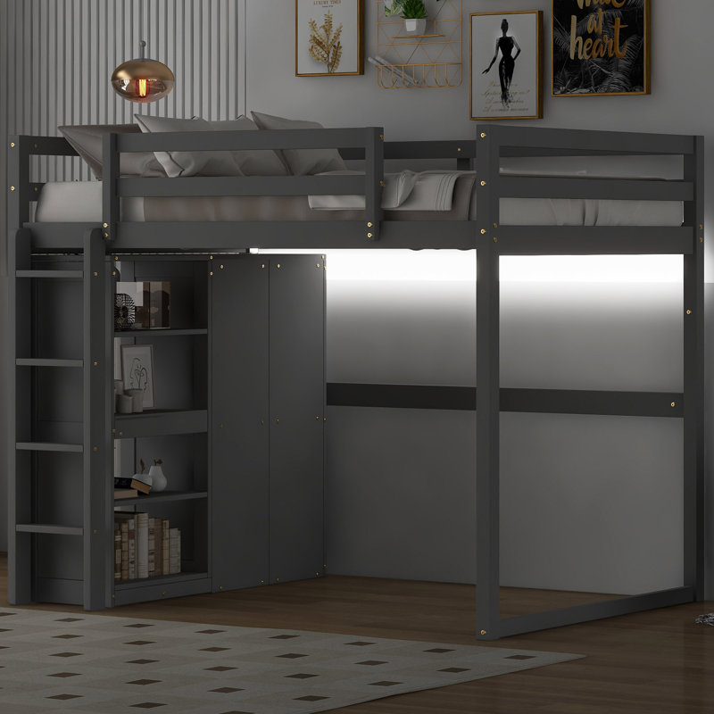 Lit mezzanine en bois avec garde-robe intégré et tablettes de rangement, gris
