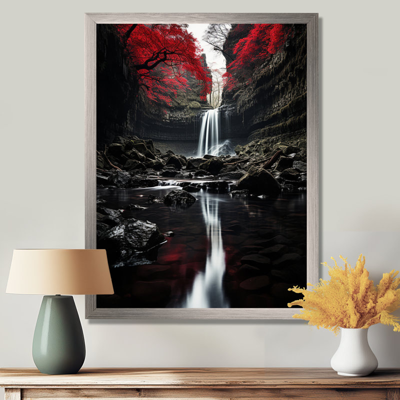 «Grey and Red Waterfall Of Eternity II», art mural sur toile, H 44 po x l 34 po x P 1,5 po, Cadre simple argenté