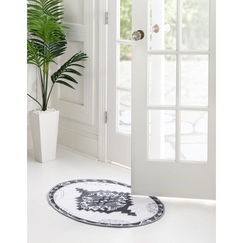 Antwane Oriental Indoor Rug, Oval 2' x 3'1"