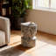 Tables de bout d'extérieur en ciment pour terrasse, table d'appoint de jardin en faux terrazzo, petite table d'appoint ronde pour l'extérieur, tabouret de jardin en forme de souche d'arbre pour l'intérieur et l'extérieur