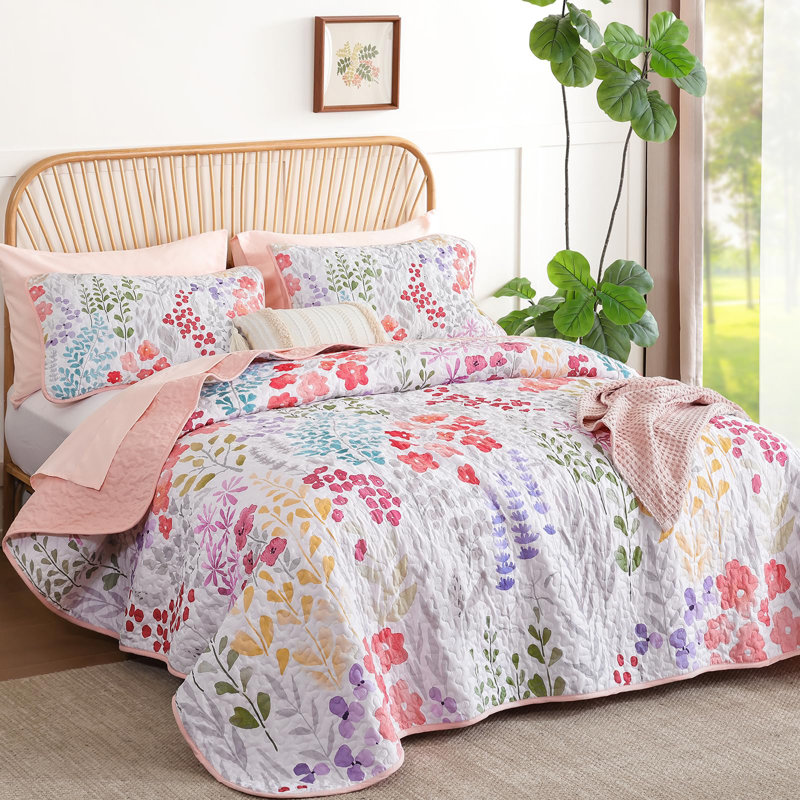 3-Piece Floral Quilt Set Soft Cozy Microfiber Lightweight All-Season Bedspread Coverlet, King Quilt + 2 Pillowcases, Pink