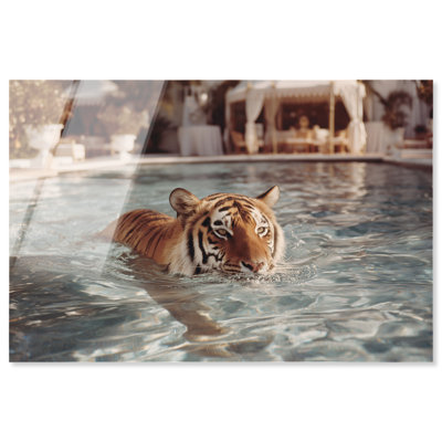 Décoration côtière à imprimé acrylique Resort Tiger I par Notoriart, prête à être suspendue, 36 x 24