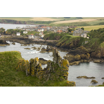 Coastal Fishing Village, Écosse par - Photographie de toile tendue