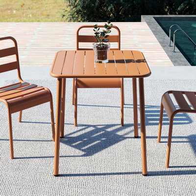 Table basse d'extérieur carrée en rouge brique, idéale pour le balcon en plein air de la Villa, cadre aquatique, style décontracté, matériau principal en métal, poids de loisir de 26,76 lb, profondeur de 26,86 lb
