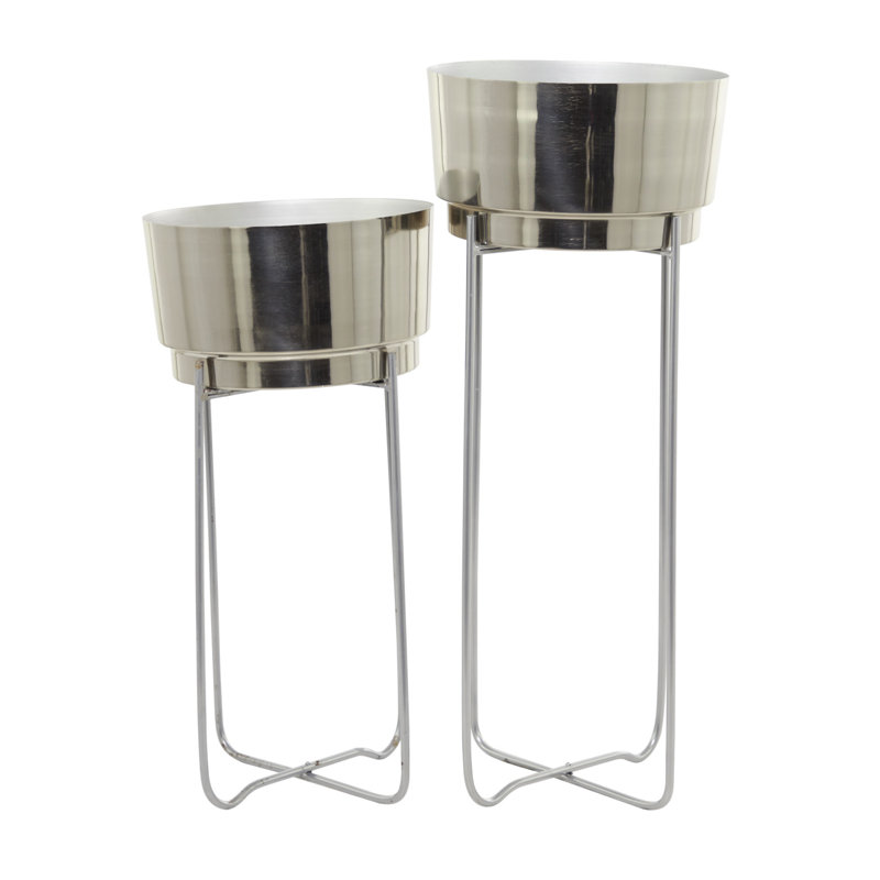 Cosmoliving by Cosmopolitan 2-Piece Iron Planter Set, Silver