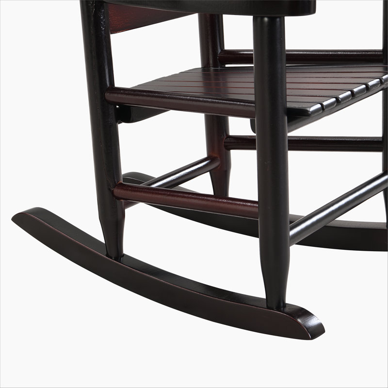 Chaise à bascule en chêne durable pour enfants pour une utilisation intérieure ou extérieure, assurant confort et sécurité avec un dossier à lattes robuste