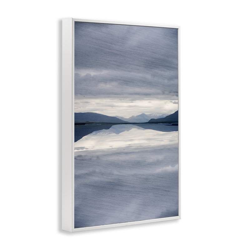 Estampe numérique Serene Horizon Symmetry, design par Robin Vandenabeele, H 18 po x l 12 po