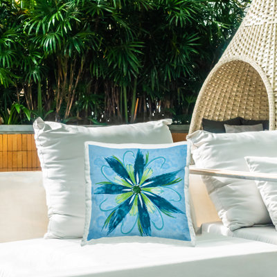 Coussin d'extérieur imprimé bleu et vert par Liz Jardine