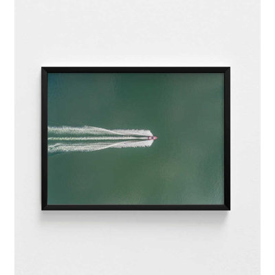 Impression de bateau aérien: scène océanique minimale - décor côtier moderne