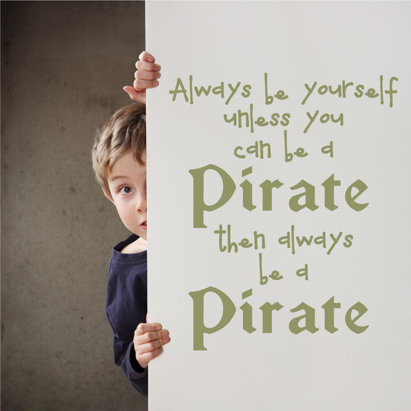 Décalcomanie murale toujours en pirate, H 38 po x l 31 po x P 0,01 po, Olive