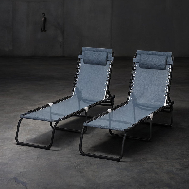 Ensemble de chaises longues pliables avec structure en acier et tissu en maille respirante, fini gris pâle, capacité de charge de 120 kg